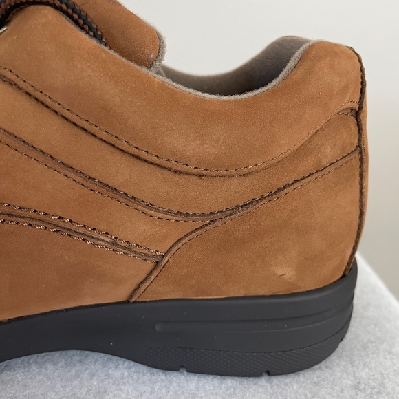 Drew Traveler Men’s Cognac Nubuck 11 Med - New in Box - Picture 9 of 16